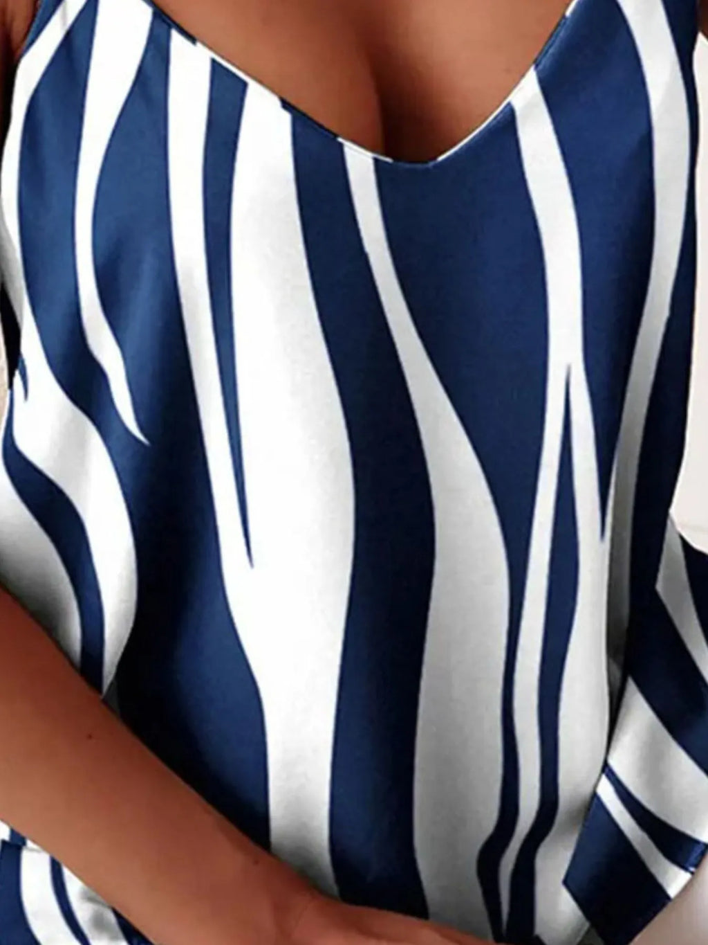 Chain Strap V-Neck Tank Top - Godess beauty 